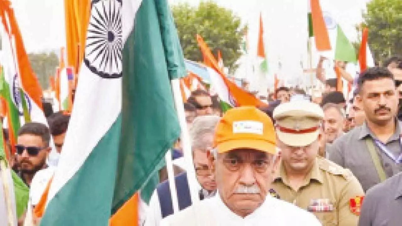 JK LG flags off Tiranga  Yatra from Dal Lake