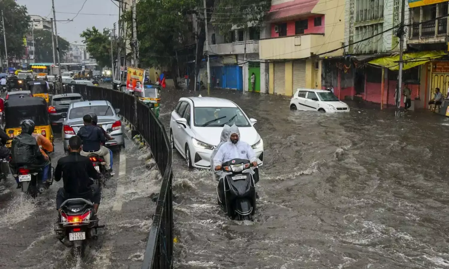 Telangana Faces Torrential Rain as IMD Forecasts Intense Showers in North India Telangana Faces Torrential Rain as IMD Forecasts Intense Showers in North India