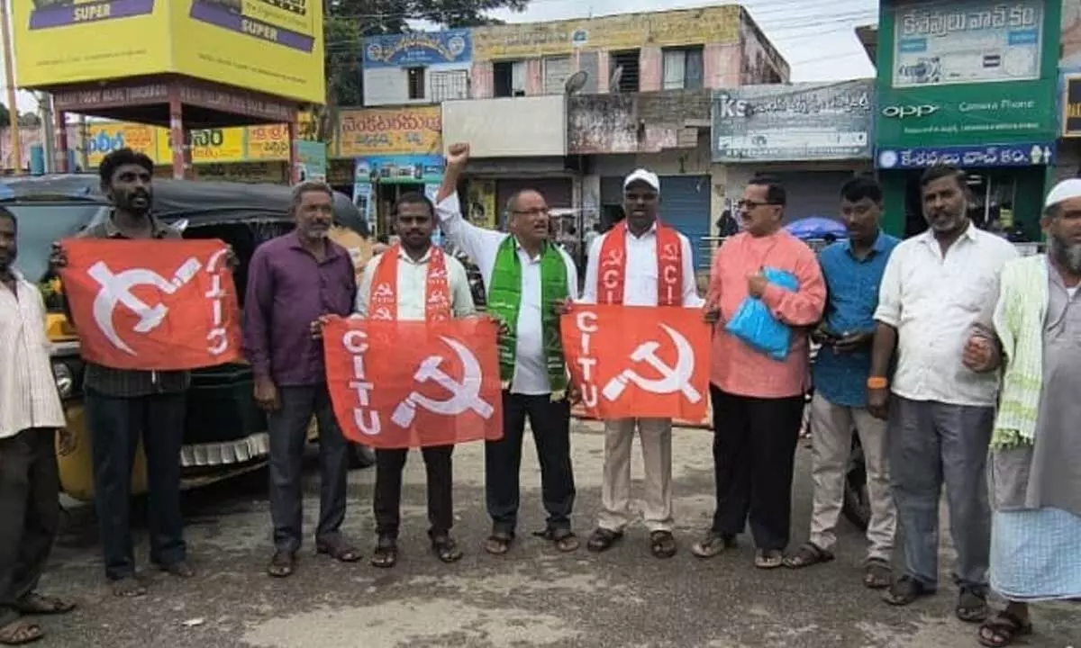 Farmers, Workers Demand Withdrawal of U.S. 50% Tariffs on India Farmers, Workers Demand Withdrawal of U.S. 50% Tariffs on India