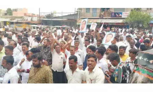 Supporters protest Min’s removal in Tumakuru