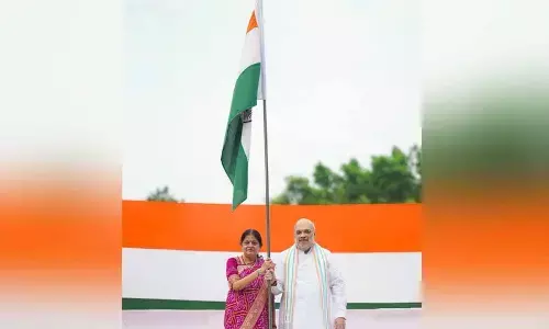 HM Amit Shah hoists Tricolour at home, calls Har Ghar Tiranga a thread binding the nation