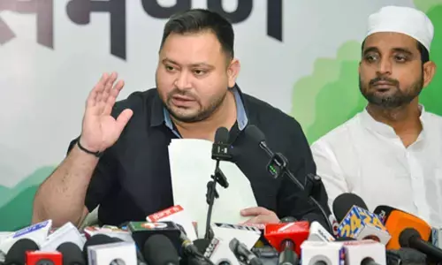 Tejashwi Yadav again threatens election boycott, says ECI helping BJP