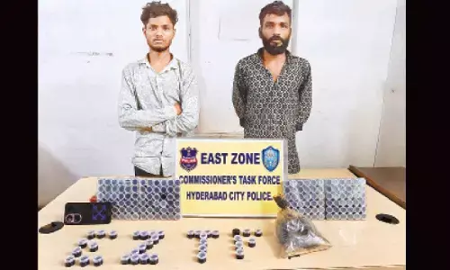 Hash oil worth Rs 8.95L seized, 2 peddlers held