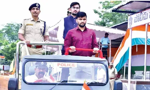 Make grand arrangements for I-Day fete, Collector directs officials