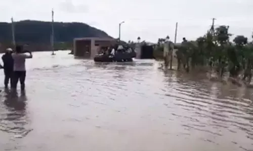 Heavy rain pounds parts of Telangana, hits road transport