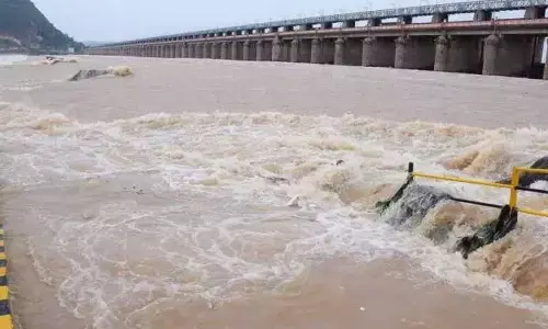Flood flow to Prakasam barrage in Vijayawada increases amid rains