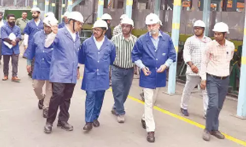 Sitaram Sinku visits Rail Coach Factory