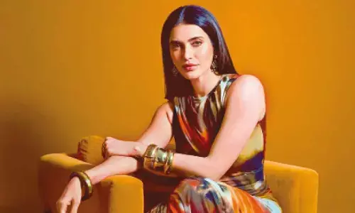 Karishma Tanna shares a small beauty hack for bushy & beautiful eyebrows