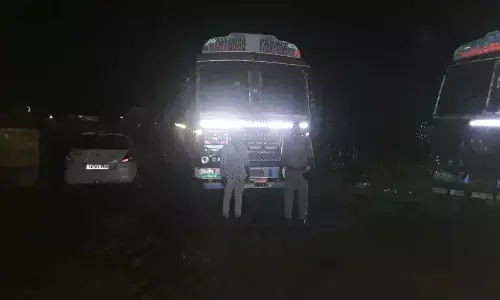 On one side, pending on the other side, the side of the road