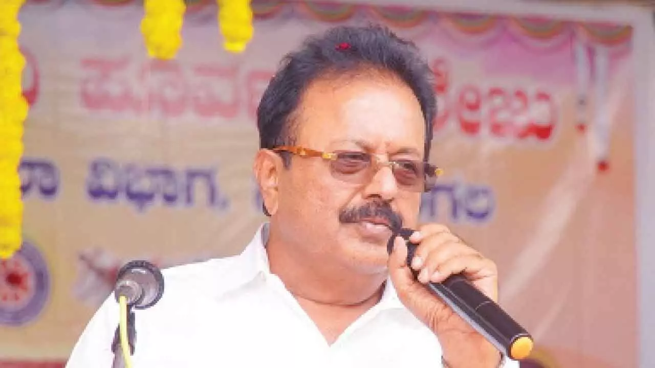 Agriculture Minister explains urea shortage in Assembly Agriculture Minister explains urea shortage in Assembly