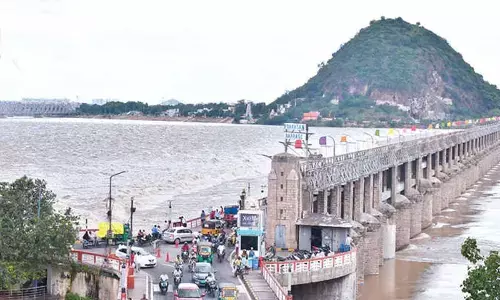 5.5L cusecs flood water released from Prakasam Barrage