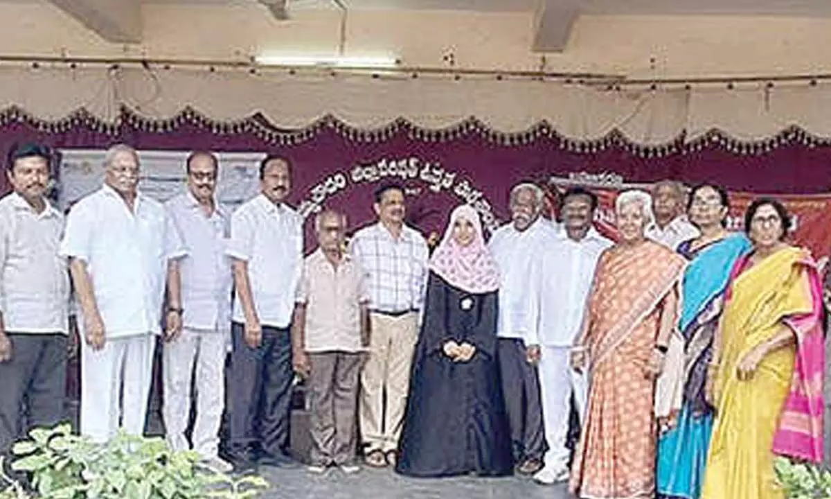 Patamata High School student gets cash award Patamata High School student gets cash award