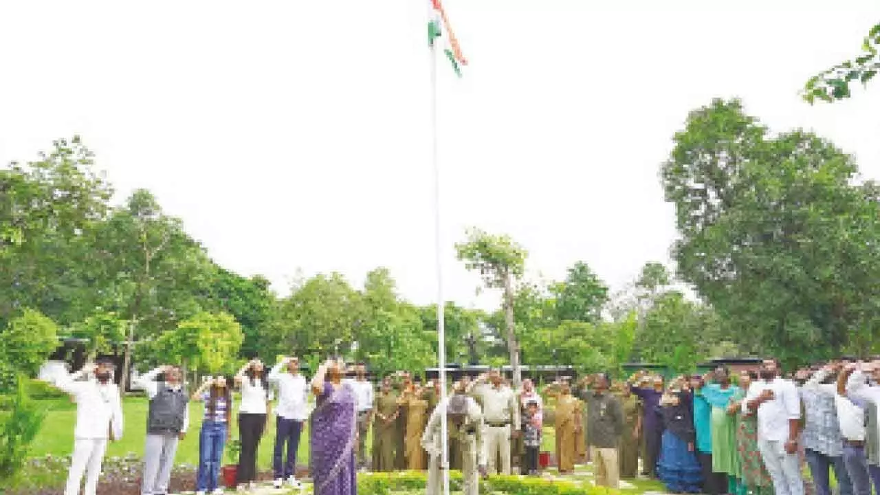 120 zoo staffers feted on I-Day 120 zoo staffers feted on I-Day