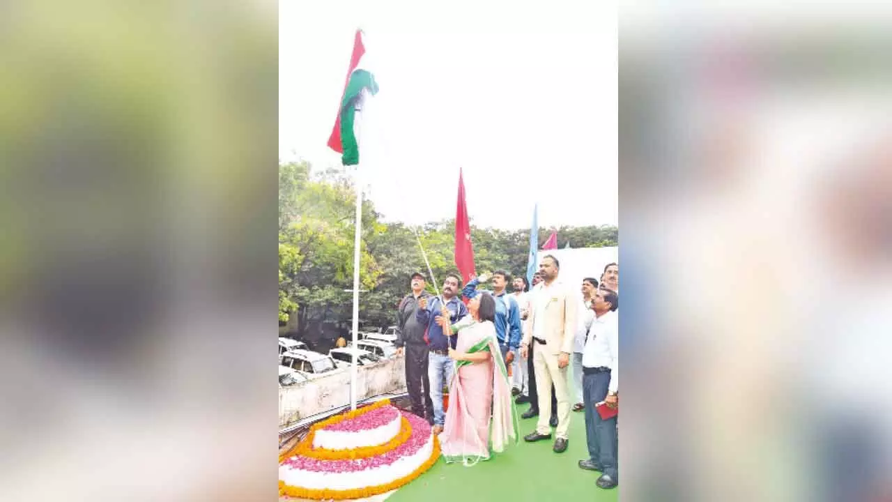 GHMC Mayor, Commissioner hoist national flag GHMC Mayor, Commissioner hoist national flag