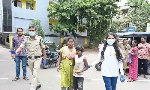 Police shifting beggars to shelters as part of the ‘Jyotirgamaya’ mission in Visakhapatnam