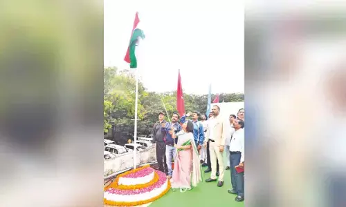 GHMC Mayor, Commissioner hoist national flag