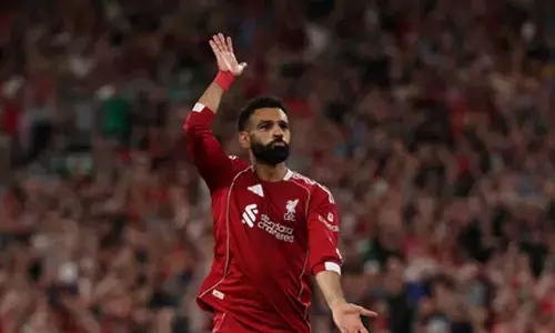 Salah and Chiesa strike late as Liverpool win 4-2 thriller over Bournemouth