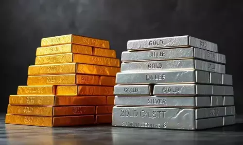 Gold prices decline, silver rises amid mixed global trends