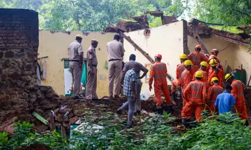 Roof collapse near dargah: Toll mounts to 7, police file negligence case