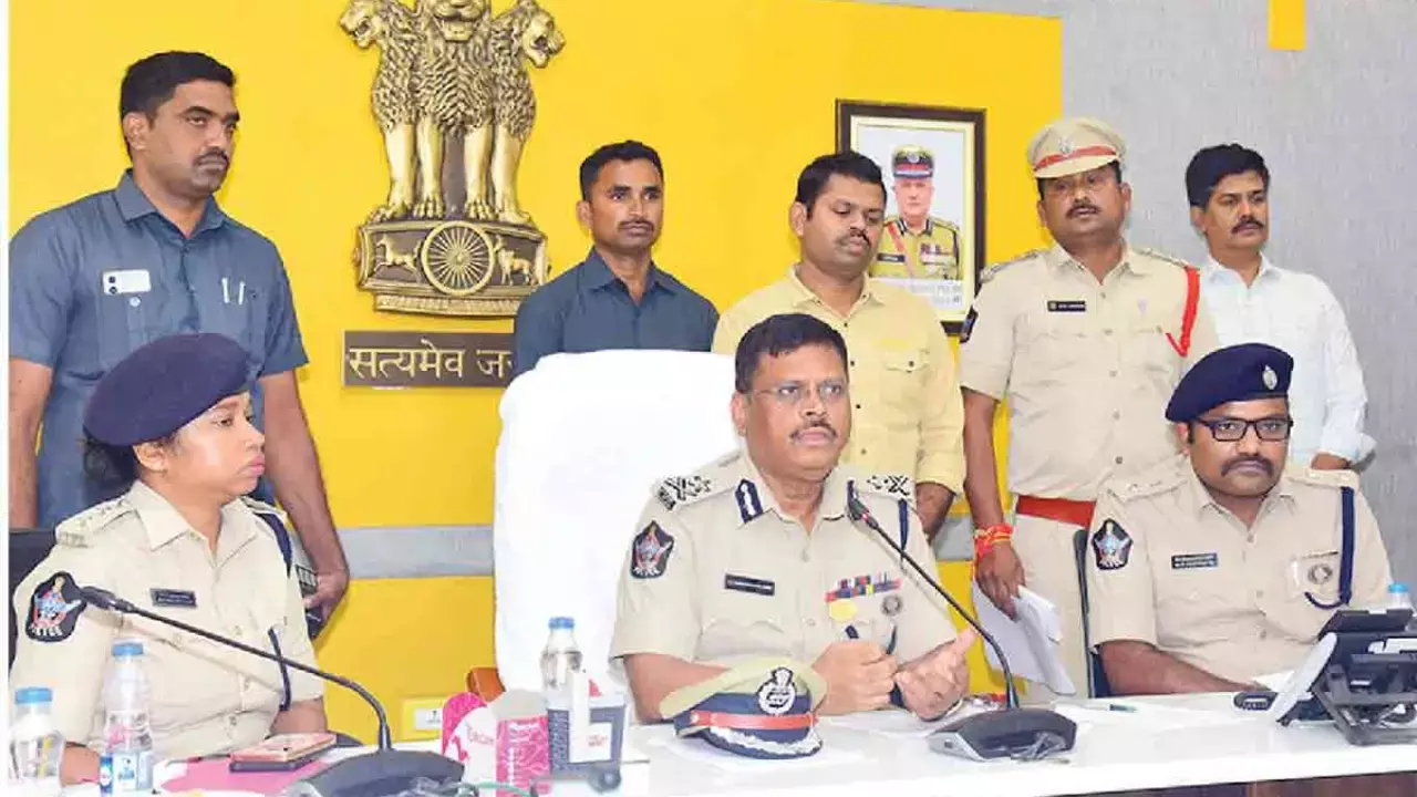 3 arrested in Rs 353cr UPIX cheating case