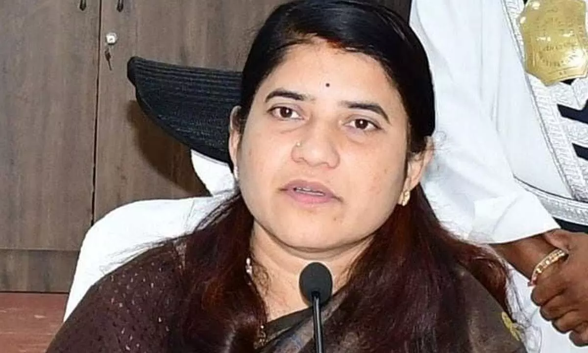 Collector urges vigilance as heavy rains lash Nandyal district Command control room.set up in the collectorate Collector urges vigilance as heavy rains lash Nandyal district Command control room.set up in the collectorate