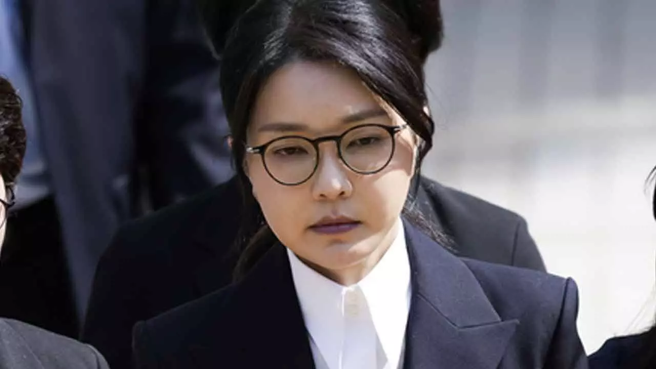 South Koreas ex-First Lady, associate to appear for special counsel questioning Monday South Koreas ex-First Lady, associate to appear for special counsel questioning Monday