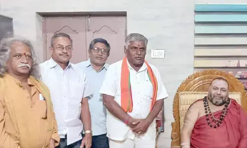 Ganesh Utsav Samithi invites Swamiji for Nimajjanotsavam