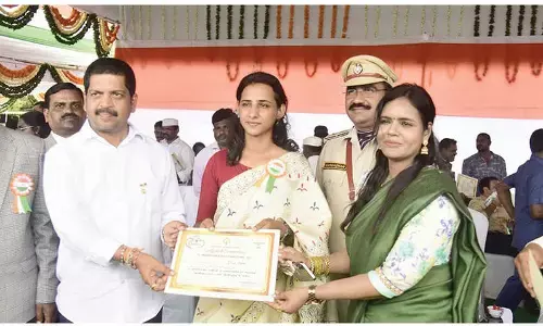 DPO Dr Aruna receives best officer award