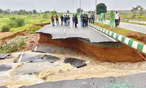 Komatireddy keeps officials on their toes amid heavy rains
