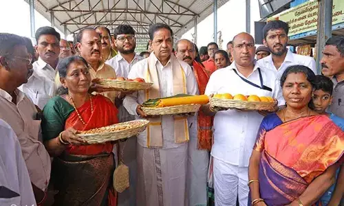Srivari Sare presented to Tiruttani Subrahmanya Swamy