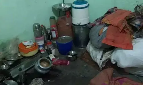 Man kills wife in Delhis Seelampur, walks into police station to confess crime Man kills wife in Delhis Seelampur, walks into police station to confess crime