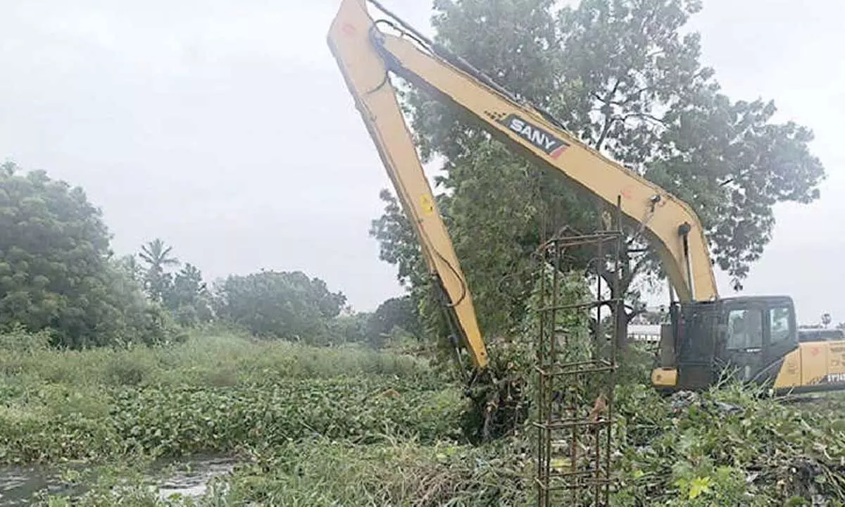 VMC begins massive de-siltation drive