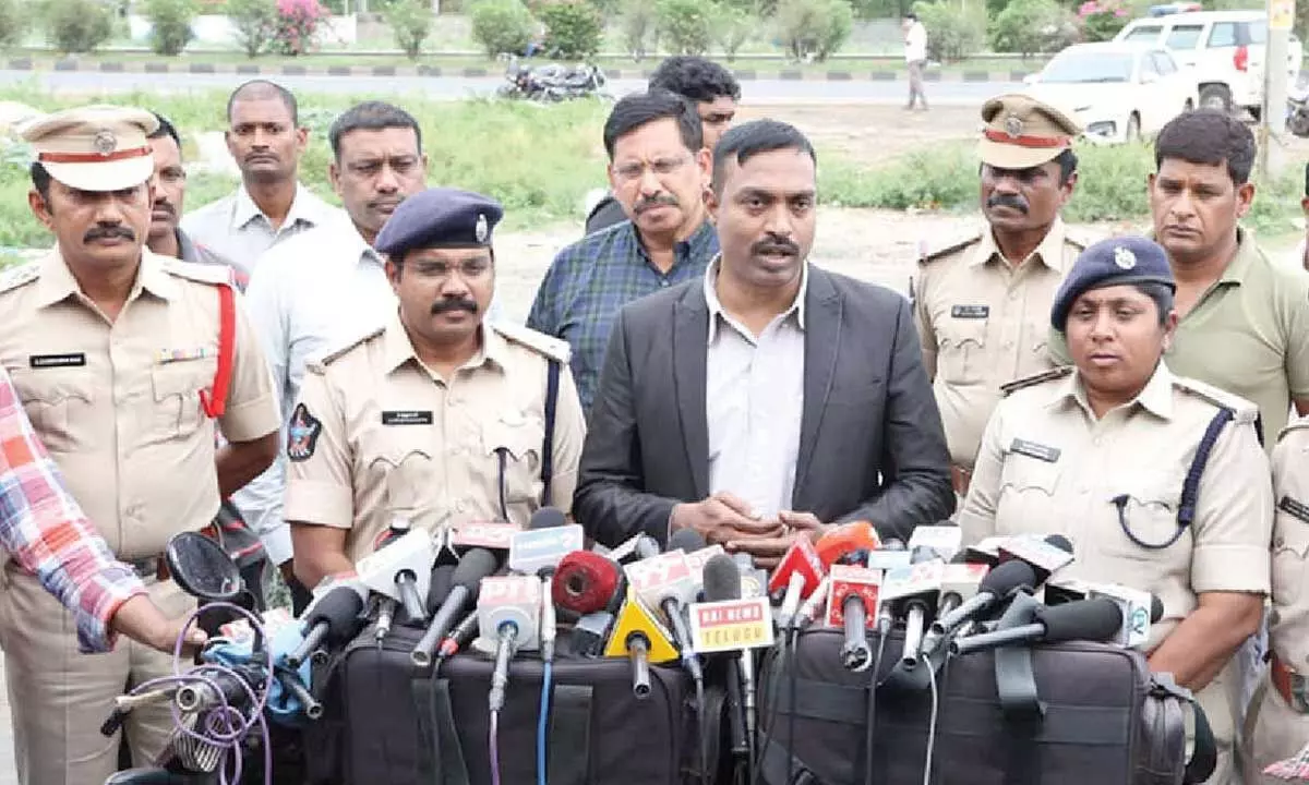 One notorious ganja peddler held, 22-kg ganja seized