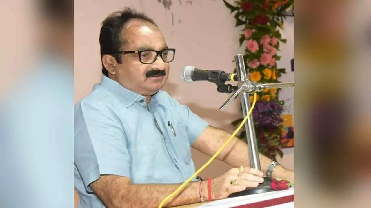 Conduct immediate assessment of damage caused by rain, flood: Maha minister tells officials Conduct immediate assessment of damage caused by rain, flood: Maha minister tells officials