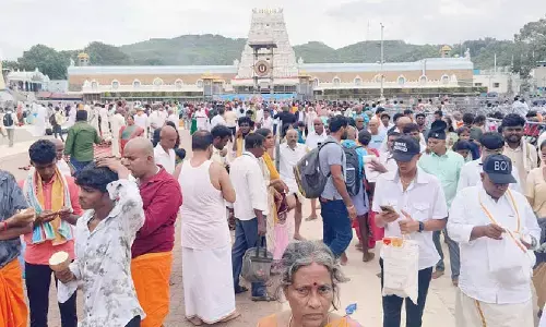 Tirumala hills swamped with devotees over long weekend