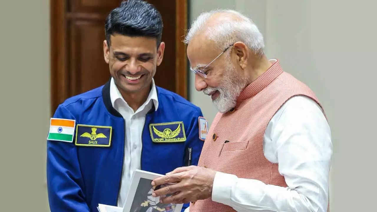 Shukla meets PM Shukla meets PM