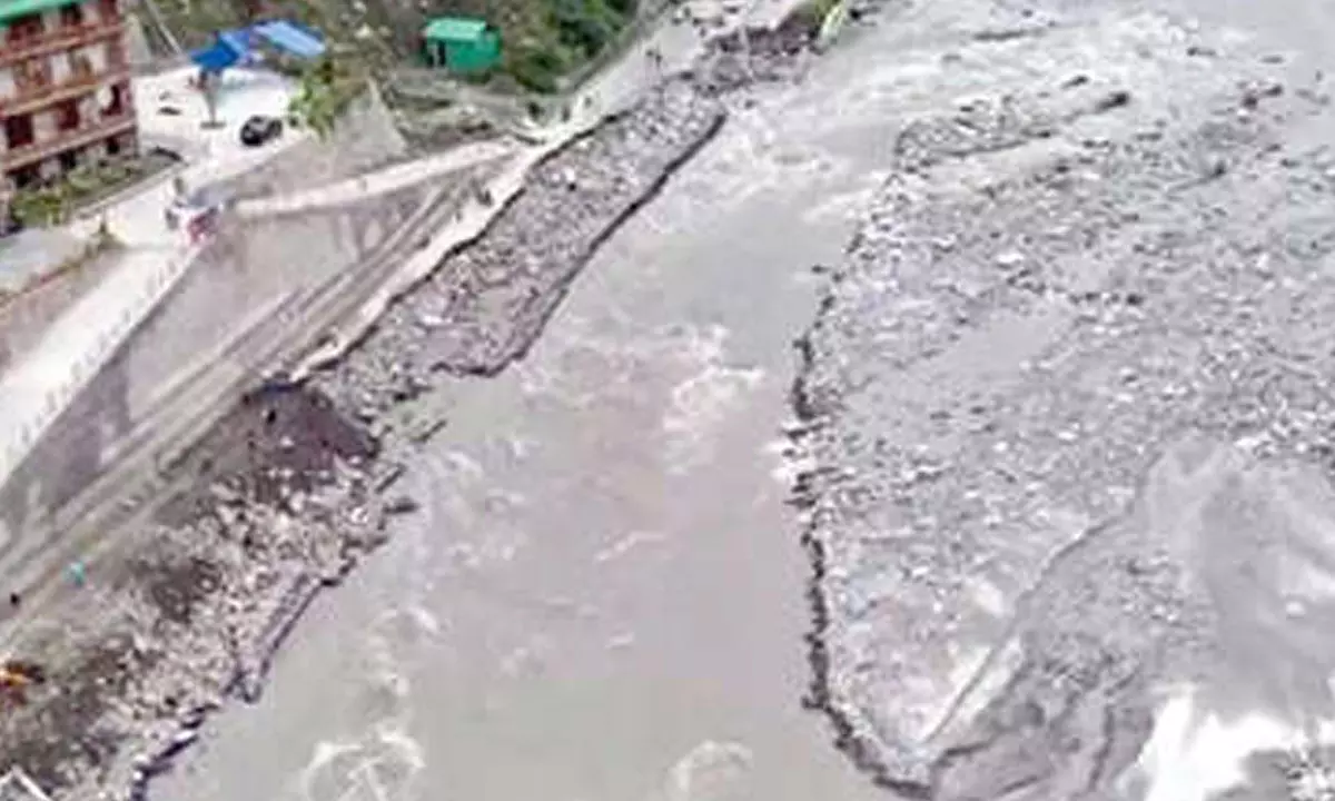 Rains lash many parts of Kashmir valley Rains lash many parts of Kashmir valley