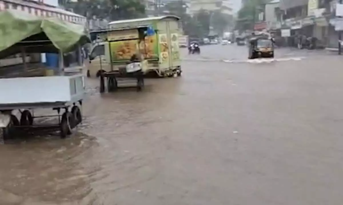 Maha rain fury: Govt offices, schools, colleges shut in Mumbai today; local trains hit