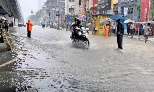 Monday Mayhem: Red alert in Mumbai as roads flooded, rail, air traffic hit