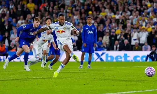 Nmechas late penalty earns Leeds win over Everton in Premier League return