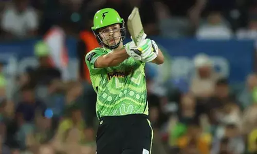 Konstas signs 4-year contract extension with Sydney Thunder