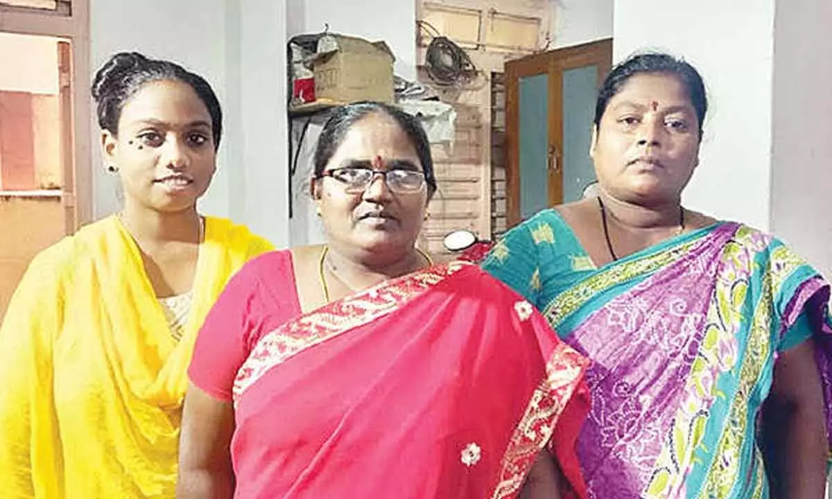 Contract workers demand payment of wages