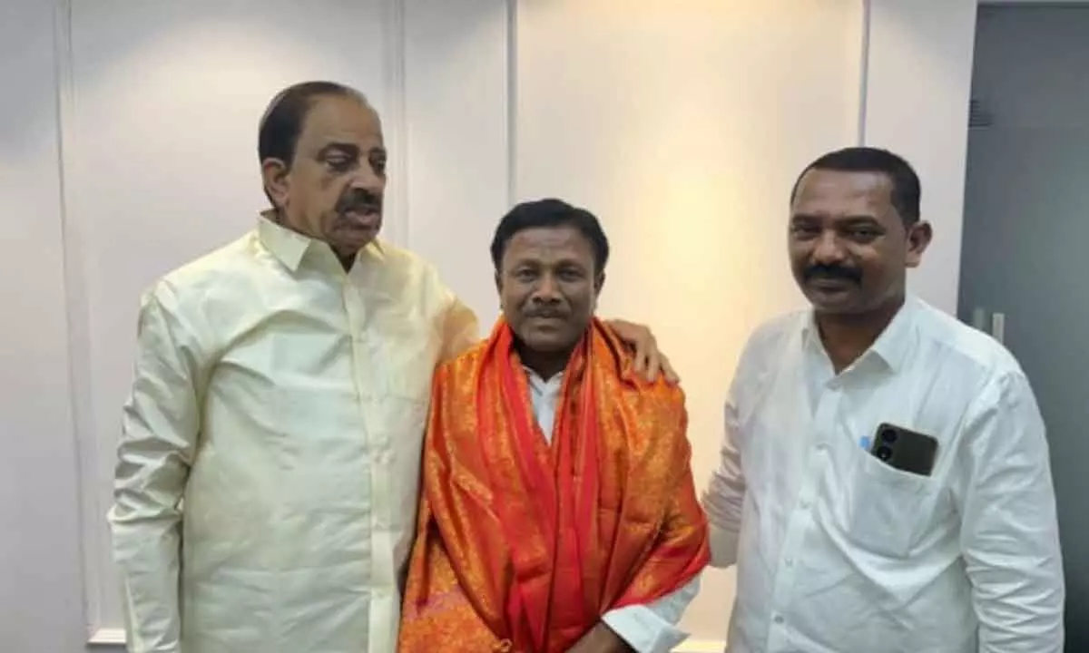 Urea Shortage, Cotton Growers’ Problems Highlighted in Meeting with Minister Tummala