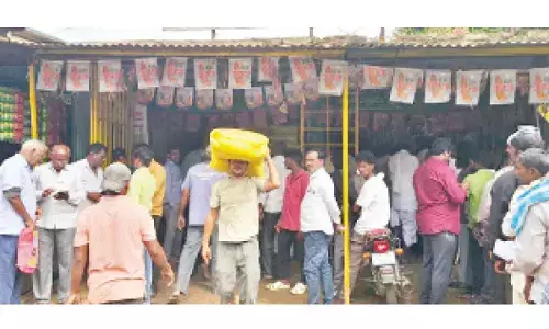 Farmers in RR riled at urea shortage during peak season