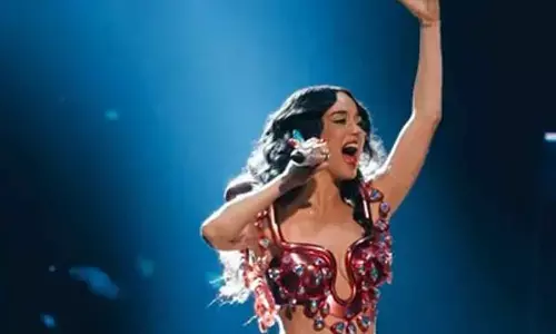 Katy Perry spends quality time with daughter backstage during her Lifetimes Tour