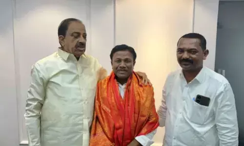 Urea Shortage, Cotton Growers’ Problems Highlighted in Meeting with Minister Tummala