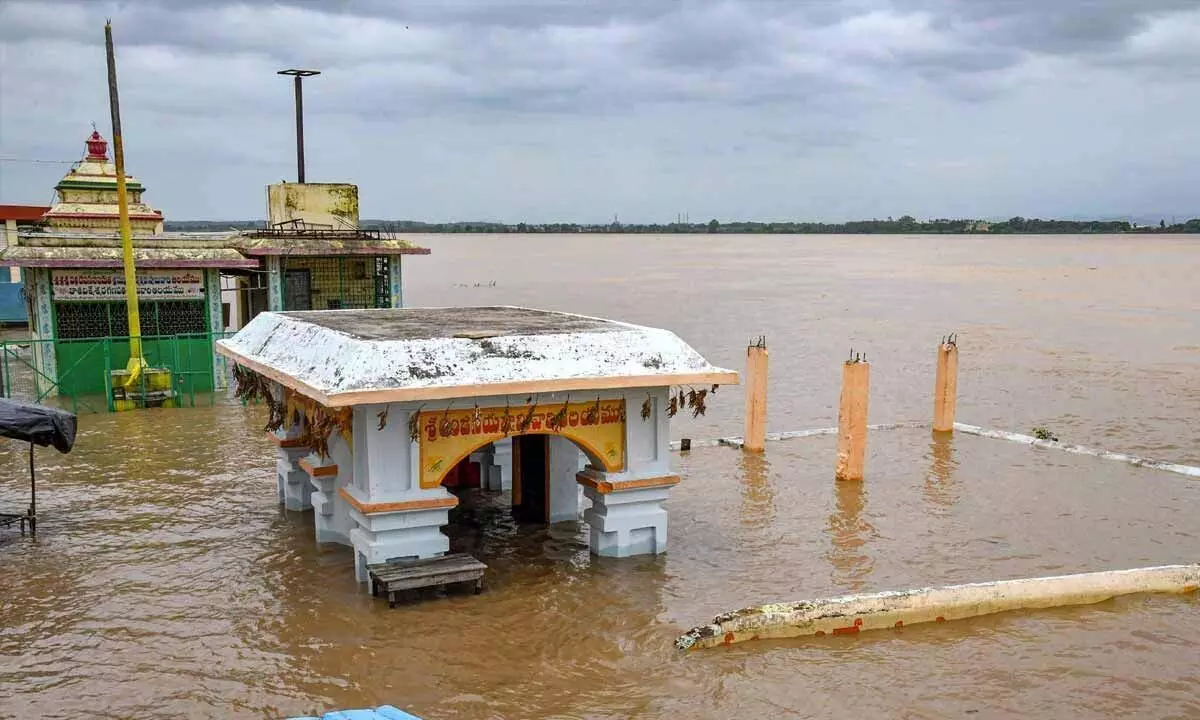 Godavari overflows at Bhadrachalam, to reach 50.8ft, second alert in place Godavari overflows at Bhadrachalam, to reach 50.8ft, second alert in place