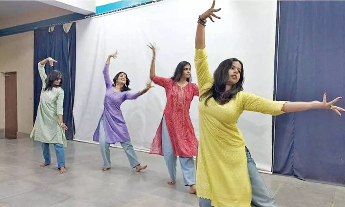 IIMC Foundation Day celebrated IIMC Foundation Day celebrated