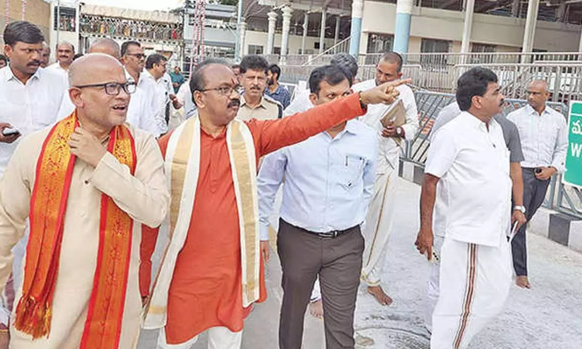 TTD EO inspects Brahmotsavam arrangements