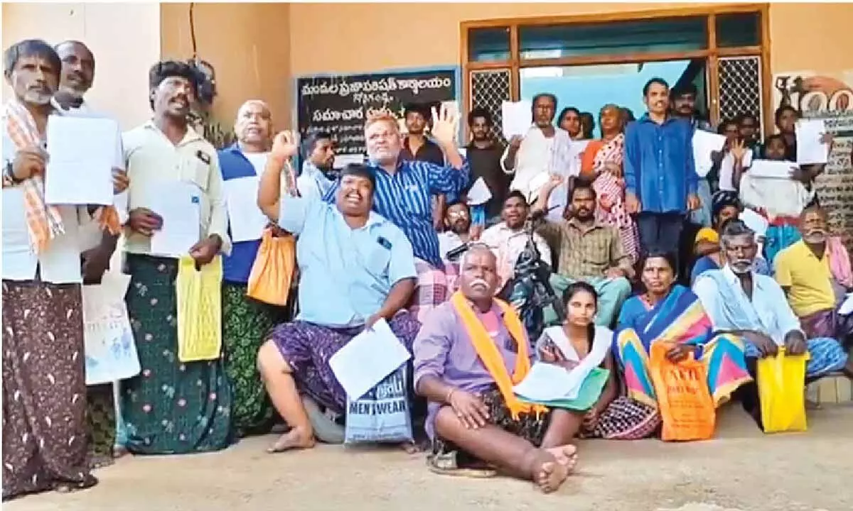 Disabled persons protest in Gonegandla over stoppage of pensions Disabled persons protest in Gonegandla over stoppage of pensions